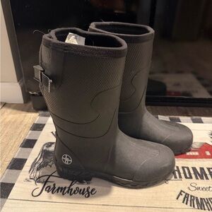 Lincoln Outfitters' Farm Hand Rubber Boots size 9 like new barely warn